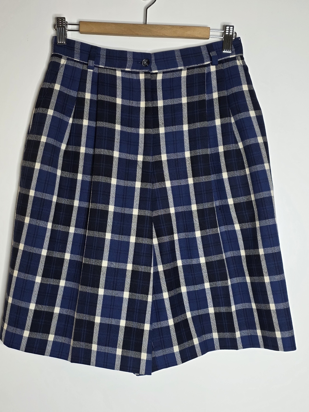 Vintage Talbots Blue & White wool shorts with satin lining Size 10 ** Flaw